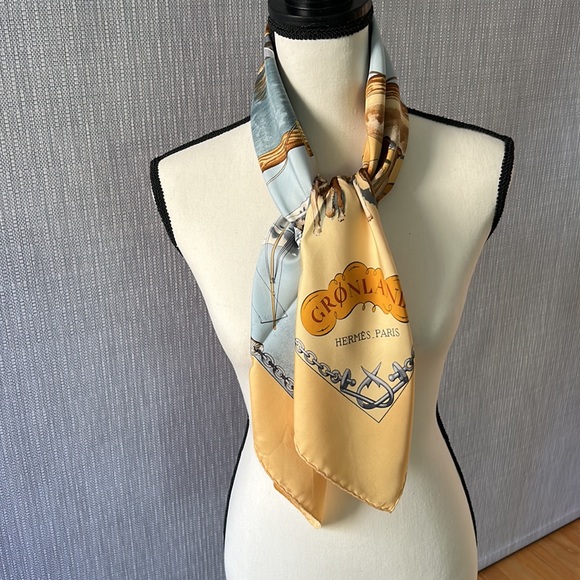 Hermes Classic Silk Carré Scarf 90cm or 35” square With Box - Picture 2 of 13